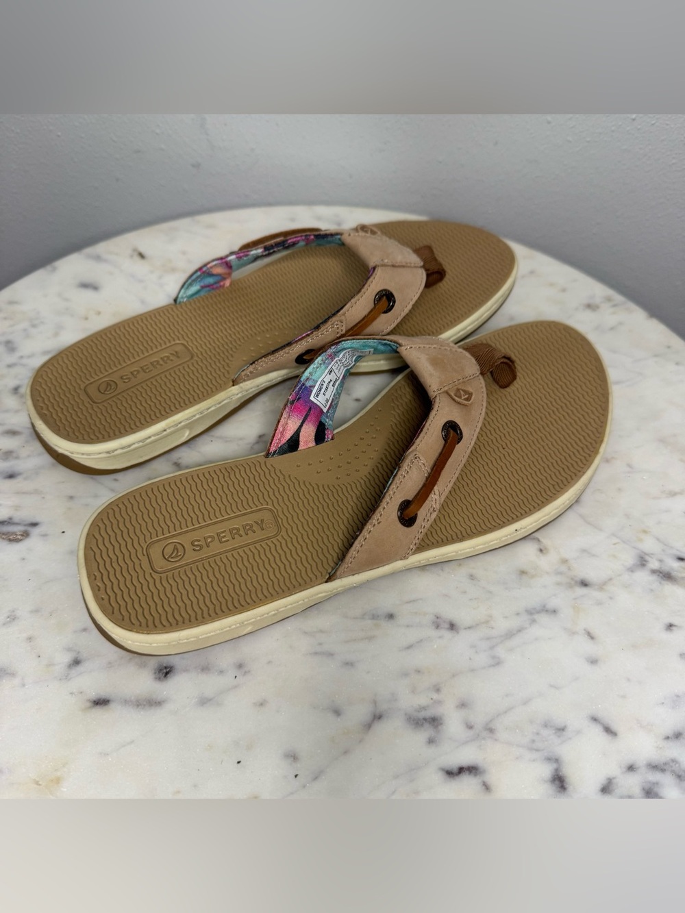 Sperry Seafish Sandals Size 6 Tan Leather flip flops shoes
MAKE ME AN OFFER!